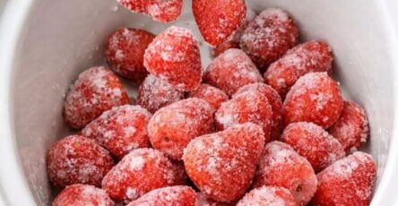 slow cooker strawberry dessert